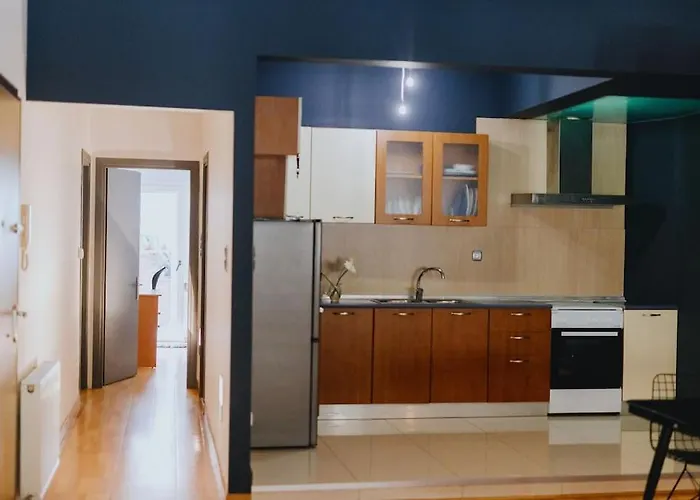 Cosy & Spacious Central Apartment