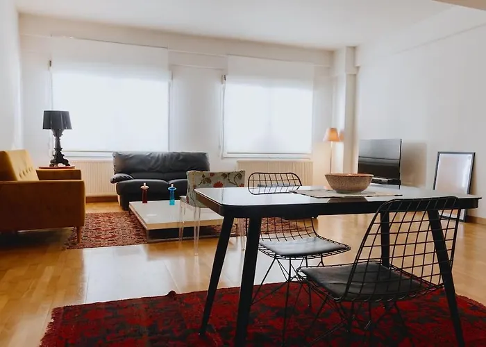 Cosy & Spacious Central Apartment