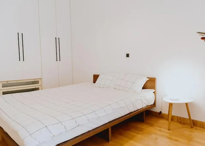 Cosy & Spacious Central Apartment