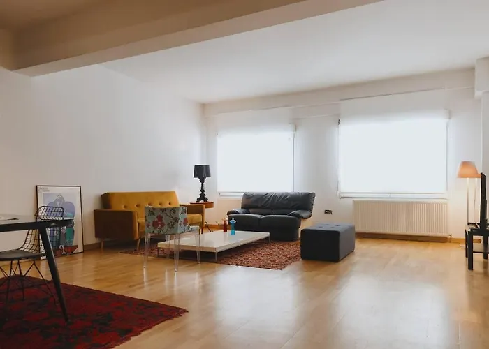 Cosy & Spacious Central Apartment