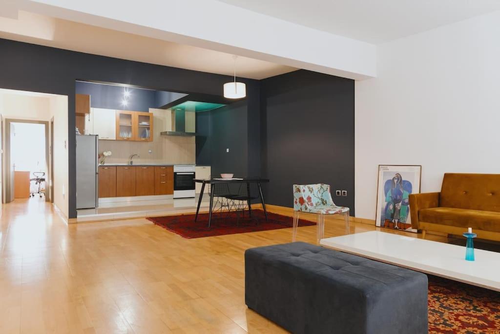 Cosy & Spacious Apartment Komotini
